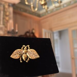 Gucci Gold tone Bee Pin Brooch -